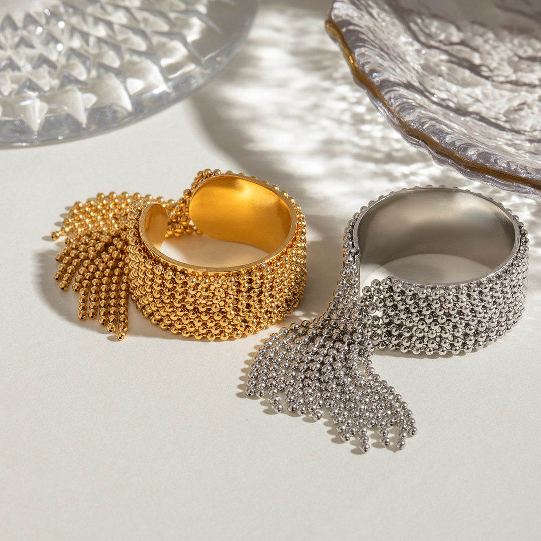 Tassel-shaped adjustable ring