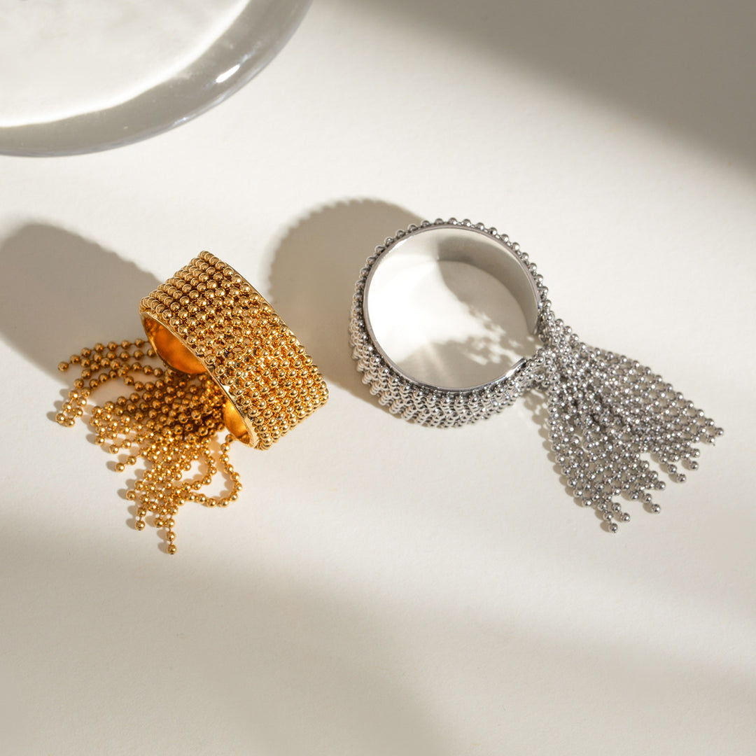 Tassel-shaped adjustable ring