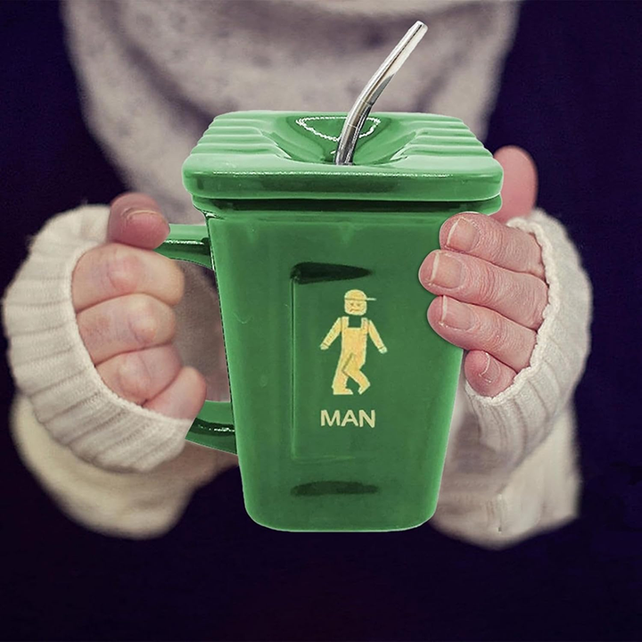 Creative trash can-shaped water cup