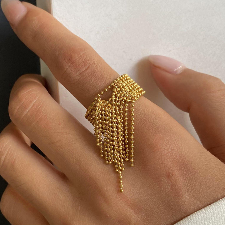 Tassel-shaped adjustable ring