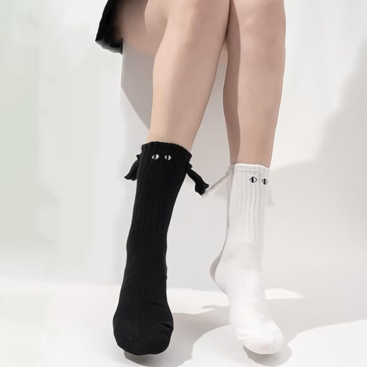 Magnetic "Hand-Holding" Couple Socks — Cute Couple &amp; Friendship Style