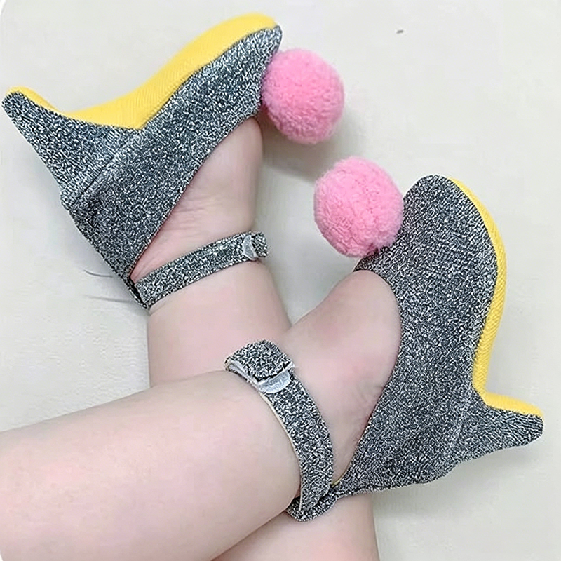 High-heeled shoes for baby girls