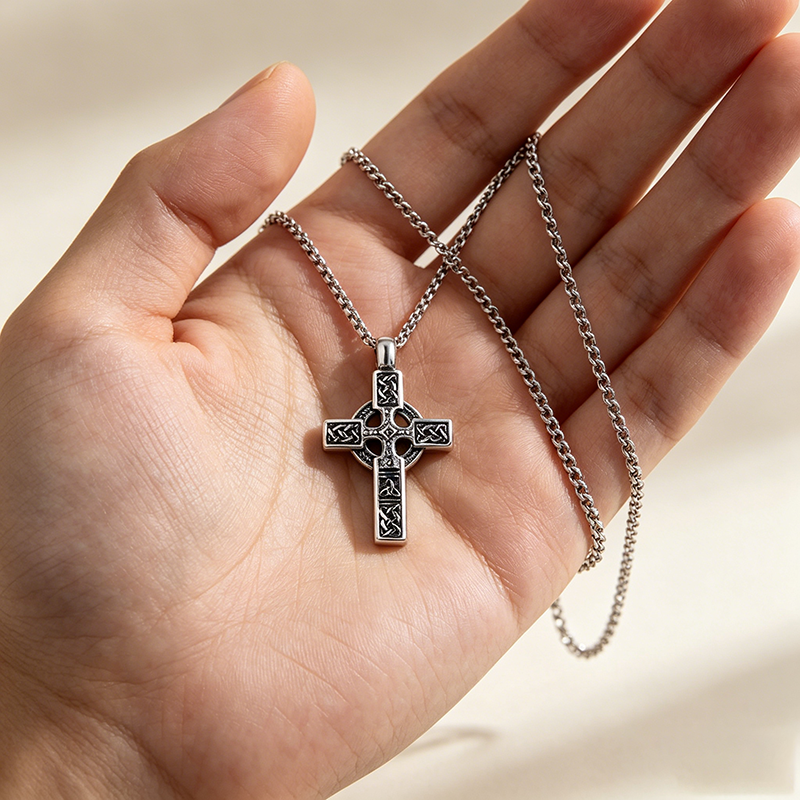Cut-out cross pendant necklace