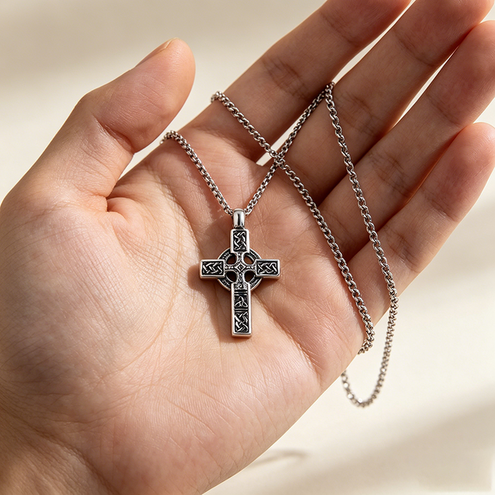 Cut-out cross pendant necklace