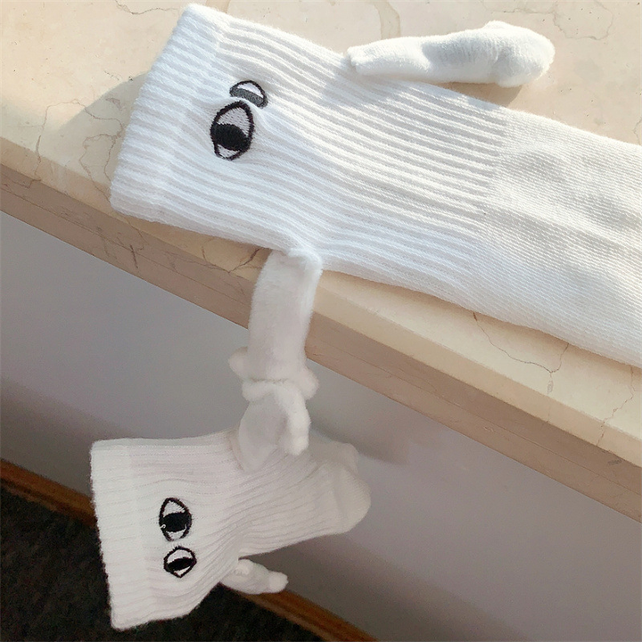 Magnetic "Hand-Holding" Couple Socks — Cute Couple &amp; Friendship Style