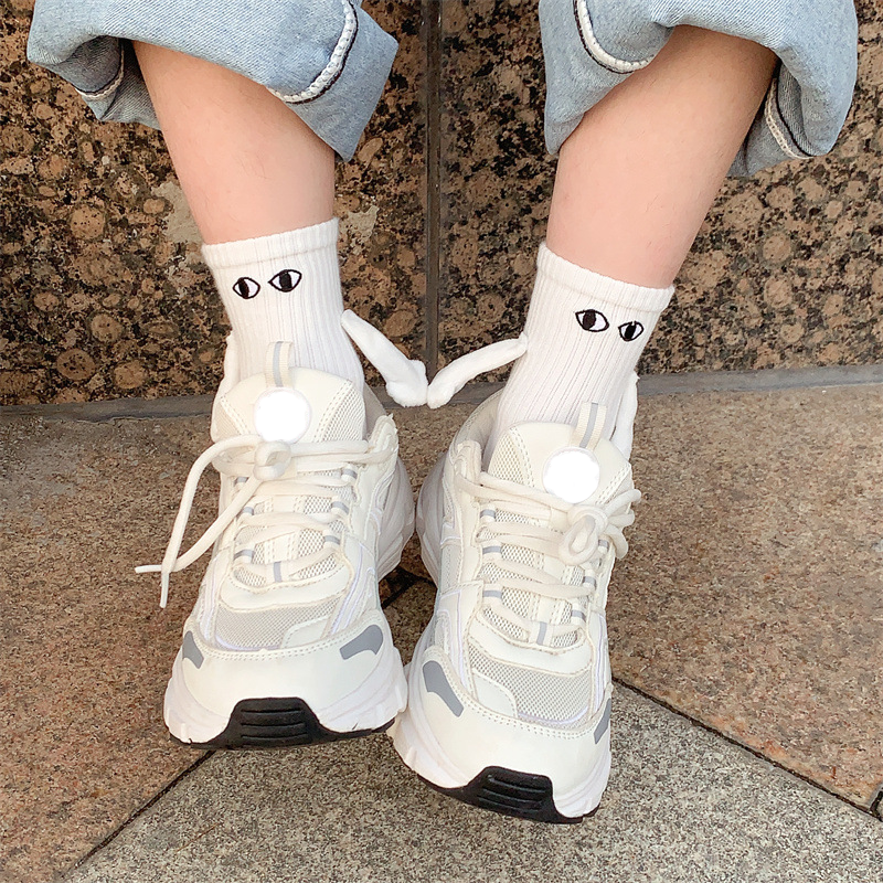 Magnetic "Hand-Holding" Couple Socks — Cute Couple &amp; Friendship Style