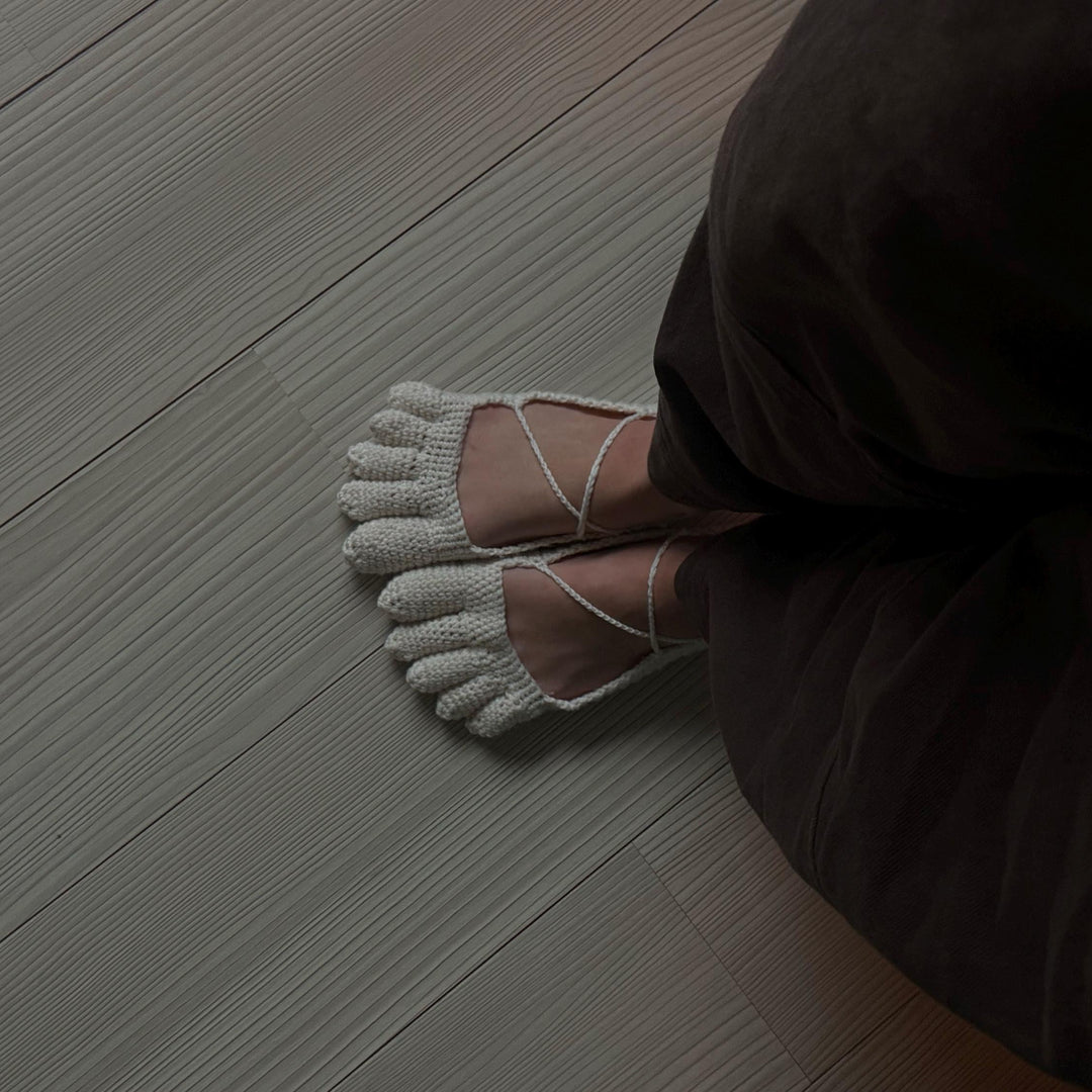 Crocheted five-finger slippers