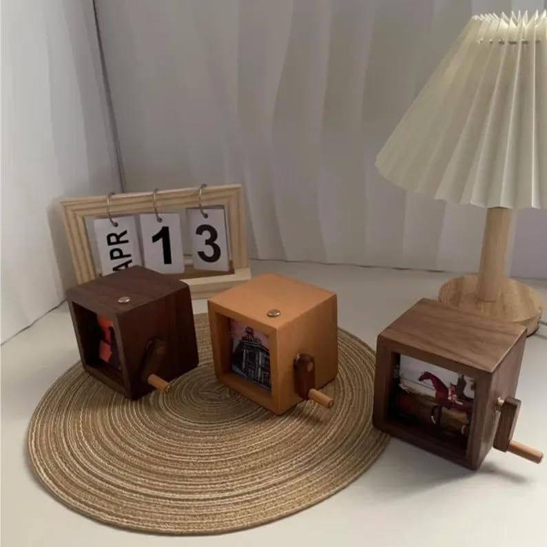 Customizable photo rotating album